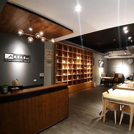 藏青民宿the Wind Guesthouse-Youth Inn Tainan Eksteriør bilde