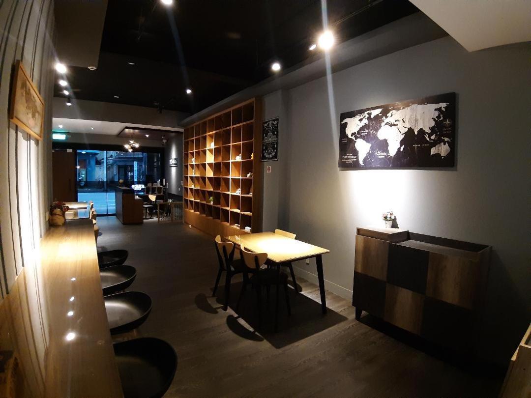 藏青民宿the Wind Guesthouse-Youth Inn Tainan Eksteriør bilde
