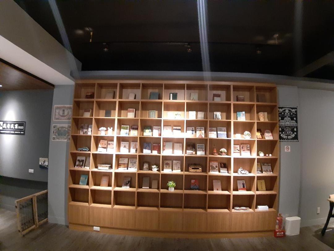 藏青民宿the Wind Guesthouse-Youth Inn Tainan Eksteriør bilde